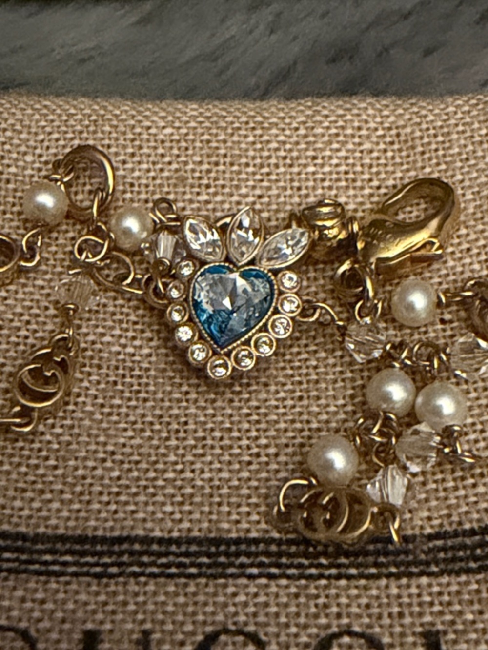 Preloved Gucci Gold and White Pearl Heart Charm Bracelet size 7.5” - Picture 4 of 6